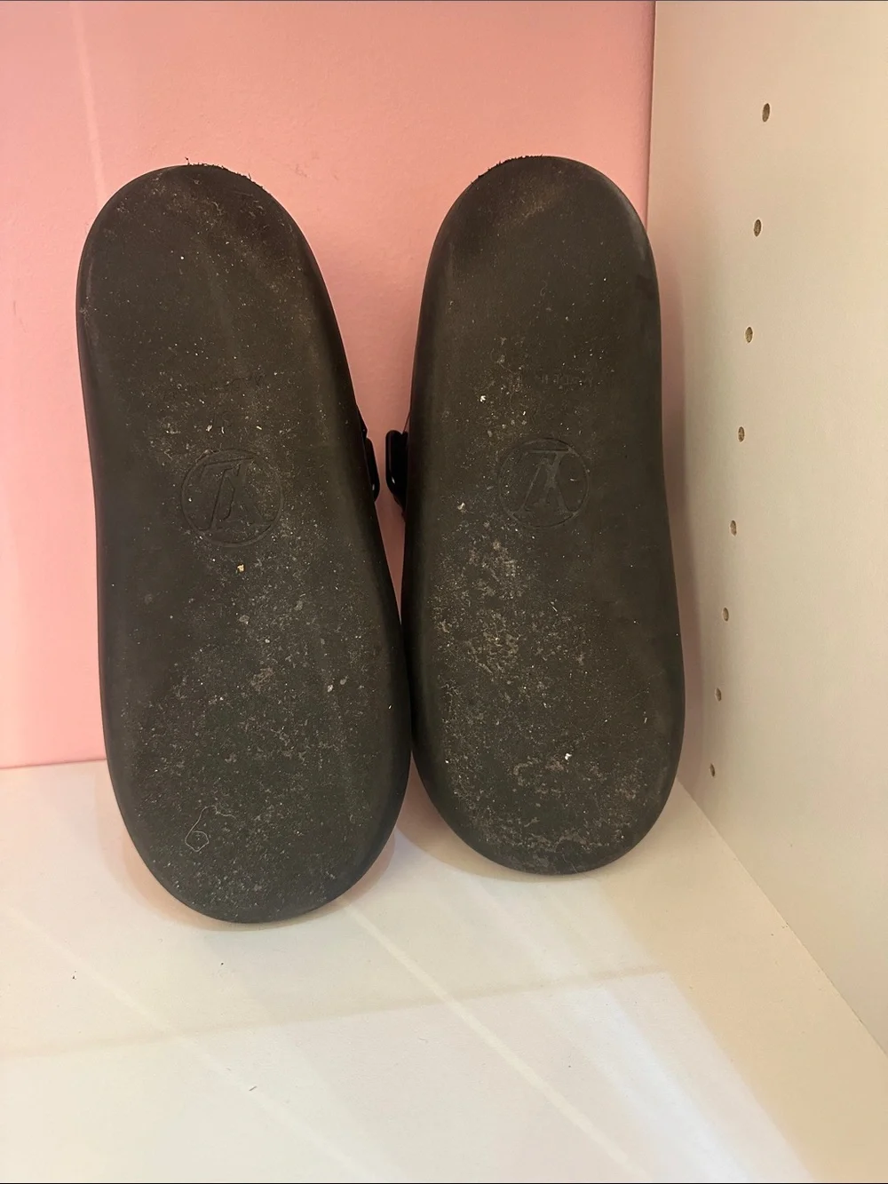 Louis Vuitton Black Patent and Brown Monogram Double-Strap Slides - Picture 7 of 7